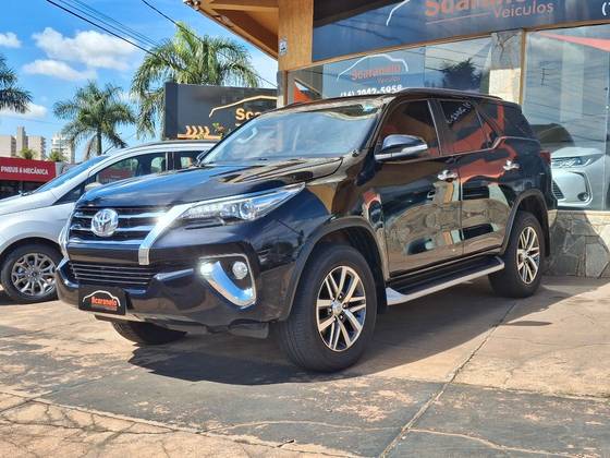 TOYOTA HILUX 2.8 SRX 4X4 CD 16V DIESEL 4P AUTOMÁTICO